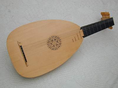 Front view of Venere Lute by Chris Allen and Sabina Kormylo