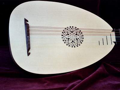 Pale belly of Venere Lute by Chris Allen and Sabina Kormylo